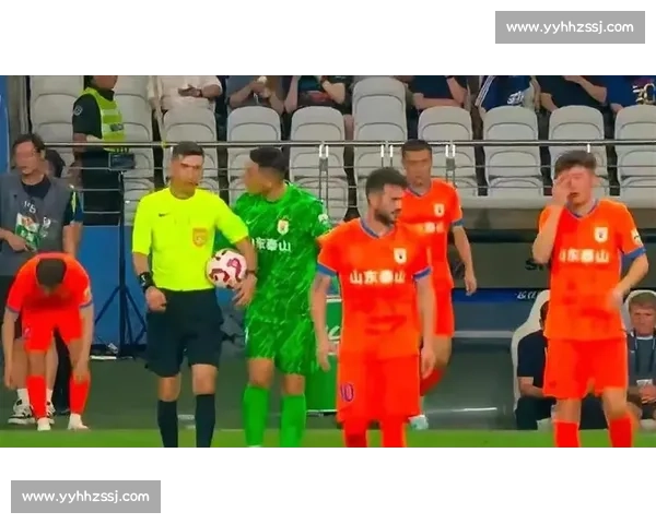 申花 VAR 争议判罚：同一动作两年不同判，媒体人炮轰尺度不公