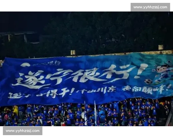 狂热球迷，疯狂助威！国家德比，奏响蓝色和红白色的战歌！